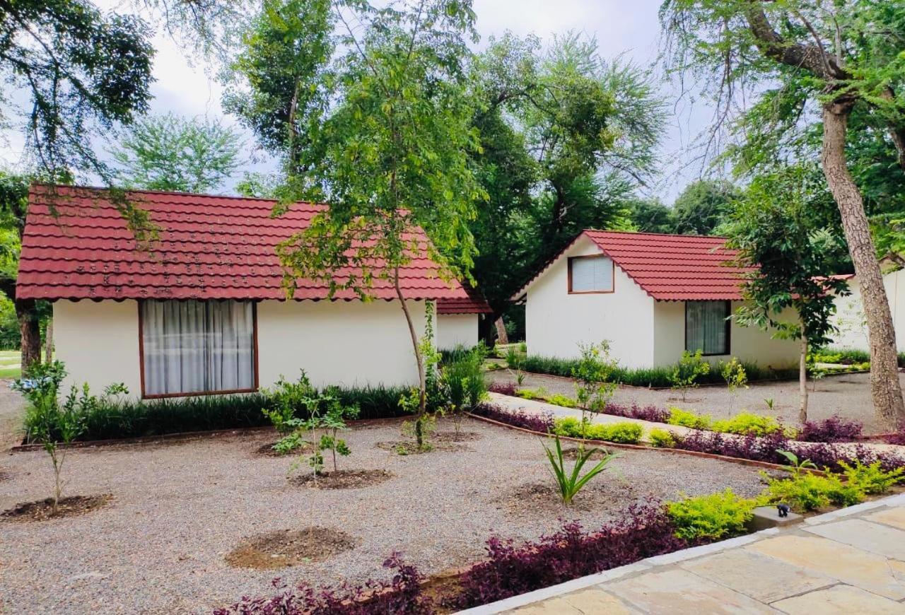 Aranya Vilas - A Nature Resort Udaipur Exterior photo