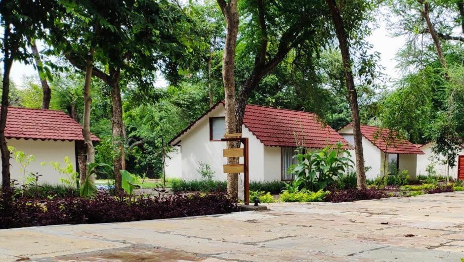 Aranya Vilas - A Nature Resort Udaipur Exterior photo