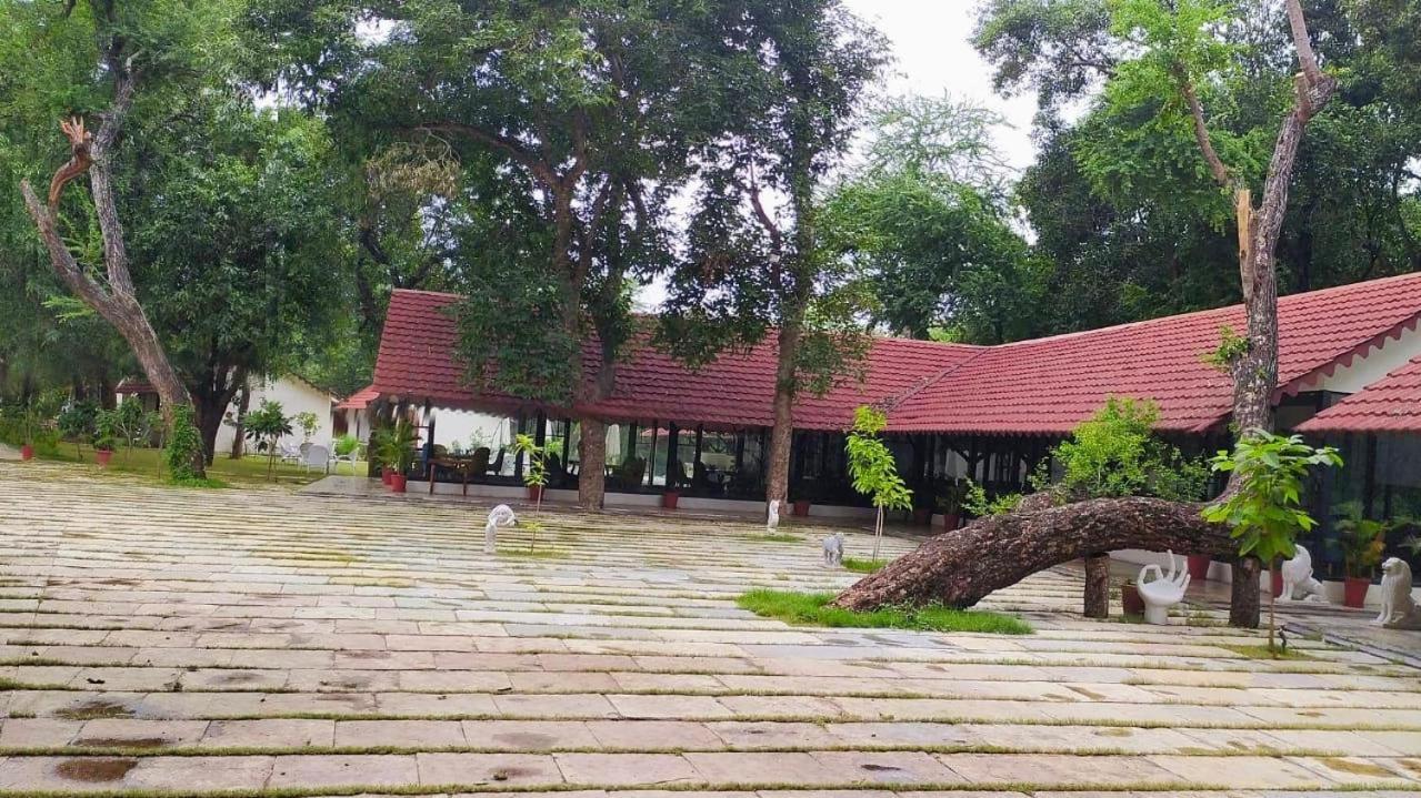 Aranya Vilas - A Nature Resort Udaipur Exterior photo