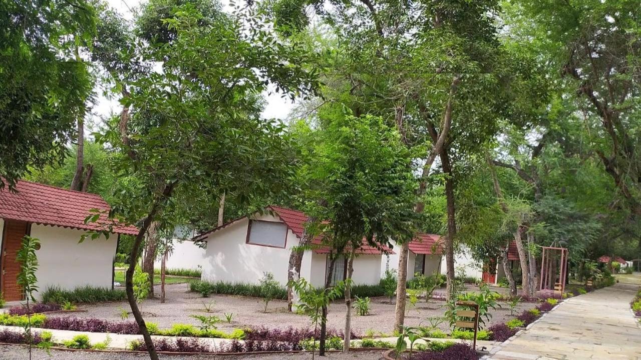 Aranya Vilas - A Nature Resort Udaipur Exterior photo
